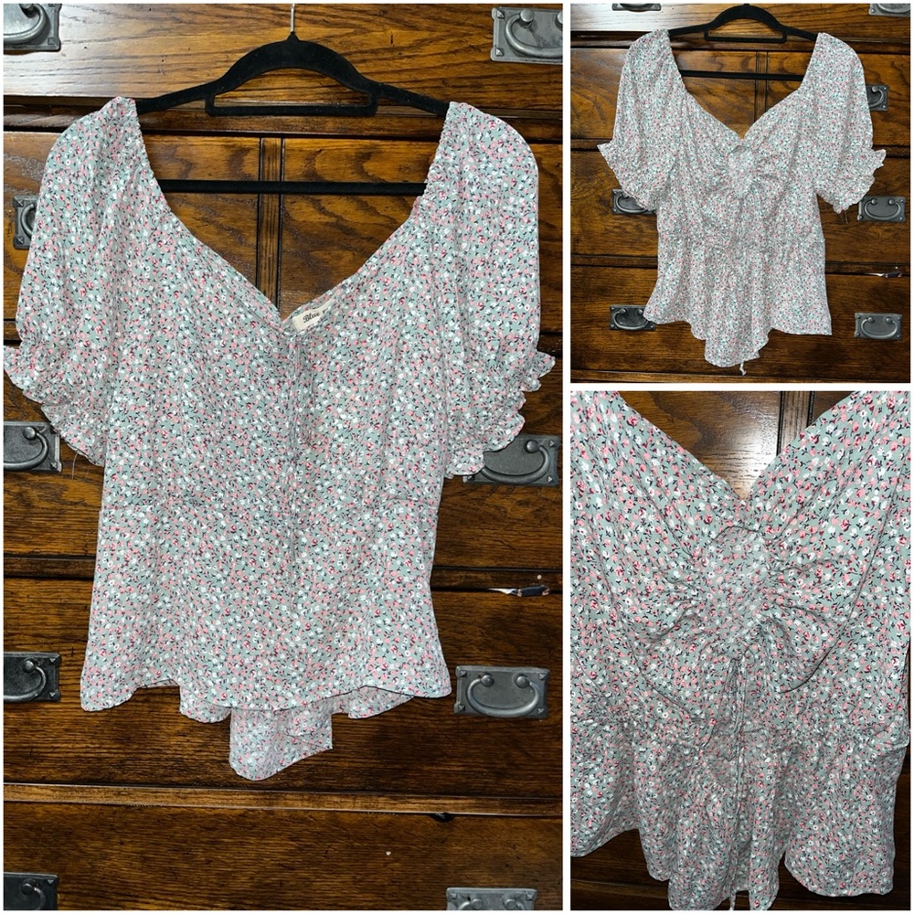 NWT! Blue Mood Floral Puff Sleeve Top